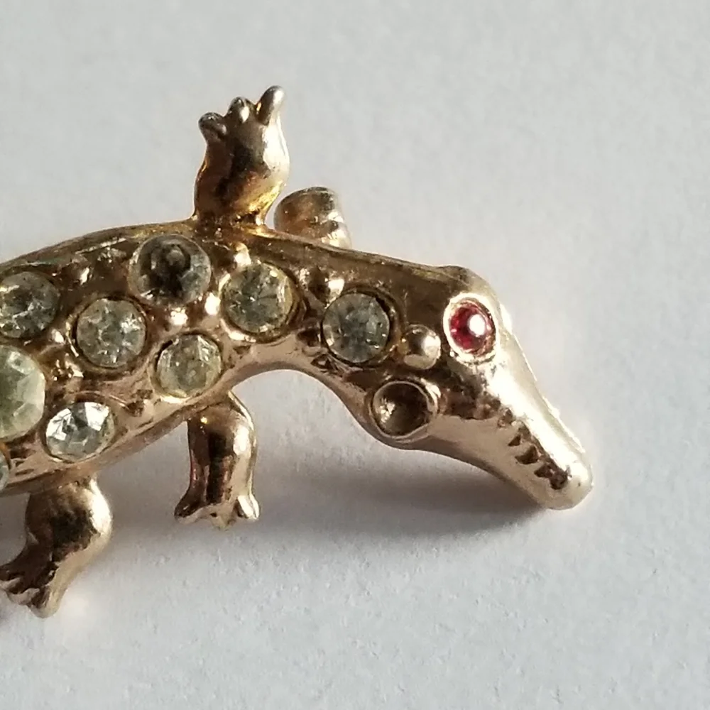 Vintage tiny lizard